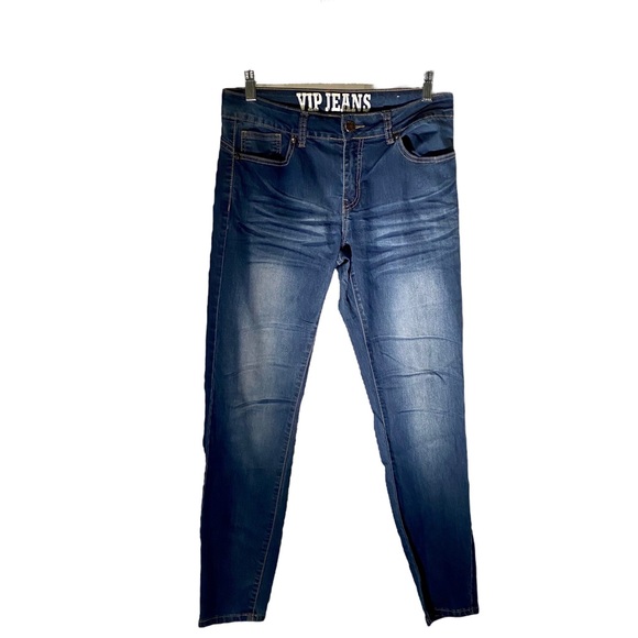 VIP Jeans Stretchy Mid-Rise Straight-Leg Medium Wash.  Size 5.  Inseam 29” - Picture 1 of 4